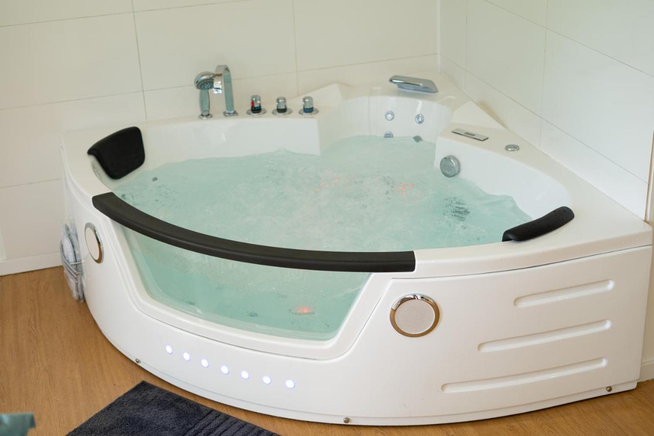 Capsule Nature & Photos - Jacuzzi - Netflix & Home Cinema - Ps5 & Jeu Thun-Saint-Martin Exterior photo